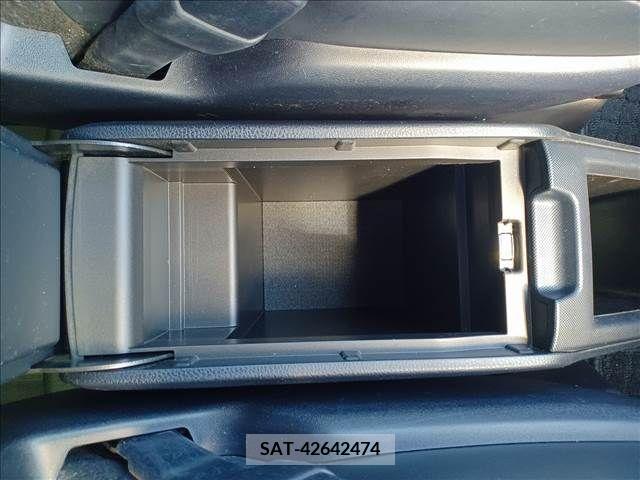Toyota ESQUIRE 2018-03 359780-16