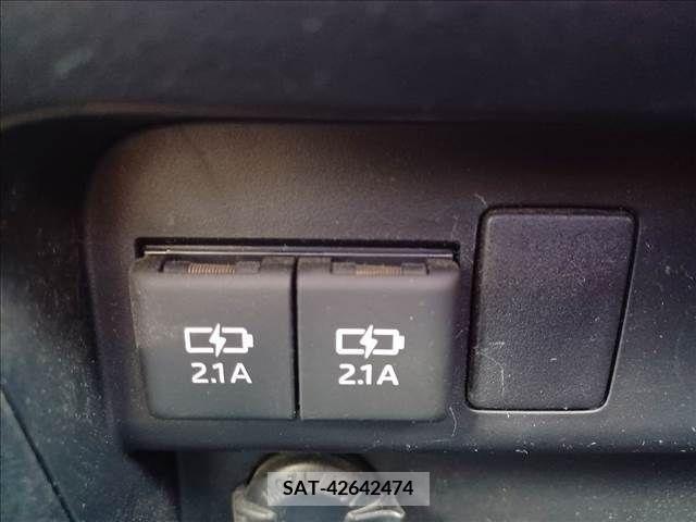Toyota ESQUIRE 2018-03 359780-15