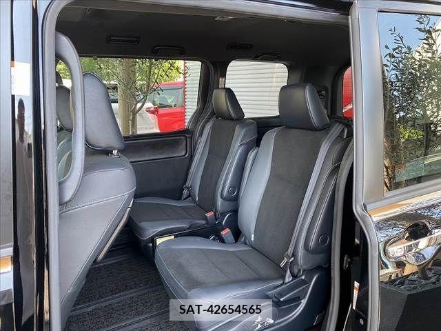 Toyota NOAH 2019-04 322845-14