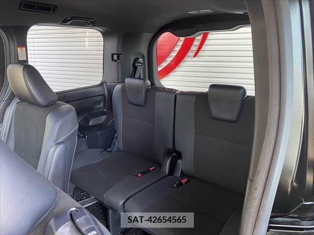 Toyota NOAH 2019-04 322845-15