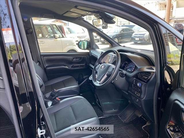 Toyota NOAH 2019-04 322845-12