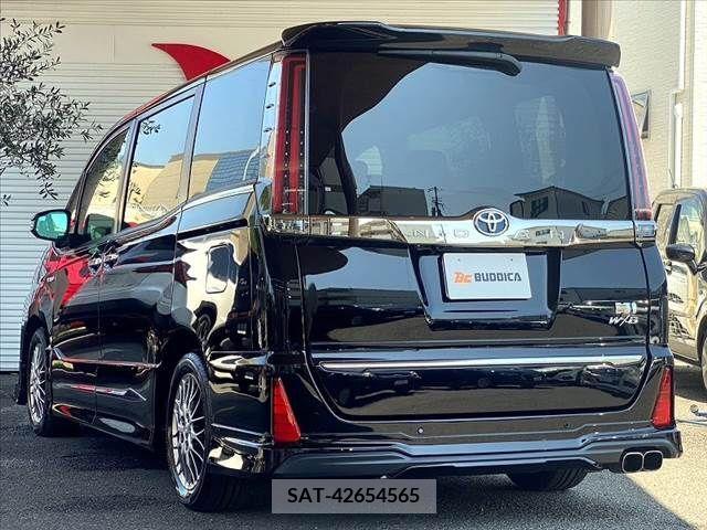 Toyota NOAH 2019-04 322845-10