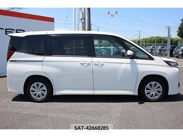 Toyota NOAH 2022-12 332034-7