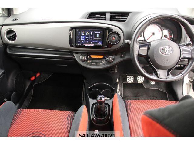 Toyota VITZ 2013-10 313654-1