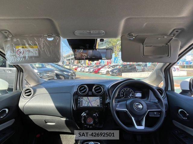 Nissan NOTE 2018-10 328549-17