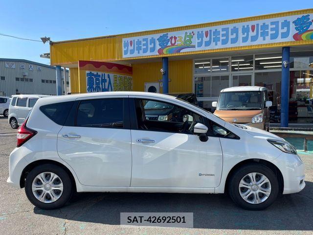 Nissan NOTE 2018-10 328549-3