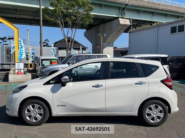 Nissan NOTE 2018-10 328549-4