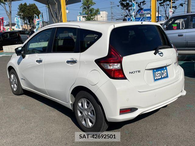 Nissan NOTE 2018-10 328549-5