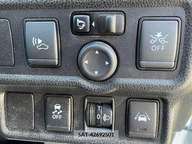 Nissan NOTE 2018-10 328549-23