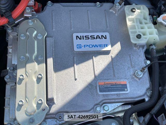 Nissan NOTE 2018-10 328549-26