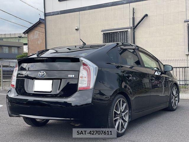 Toyota PRIUS 2013-02 366489-4