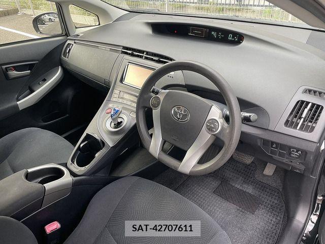 Toyota PRIUS 2013-02 366489-8