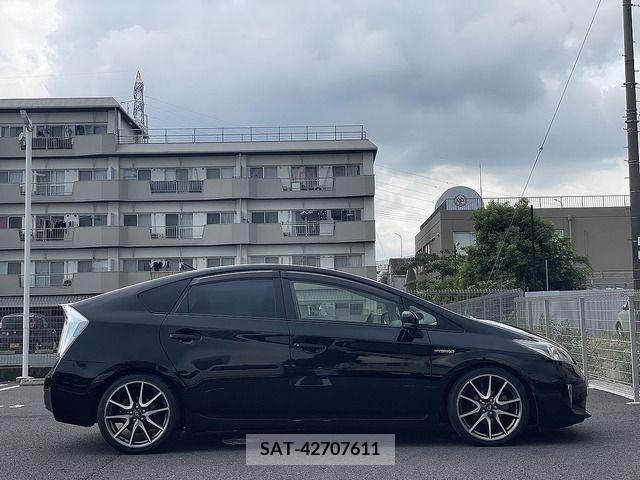 Toyota PRIUS 2013-02 366489-7