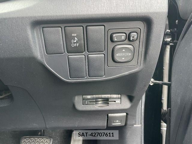 Toyota PRIUS 2013-02 366489-10