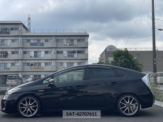 Toyota PRIUS 2013-02 366489-3
