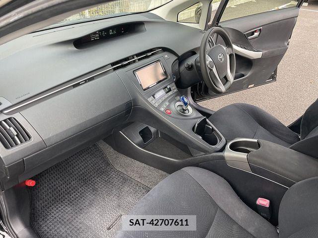 Toyota PRIUS 2013-02 366489-15