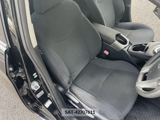Toyota PRIUS 2013-02 366489-16