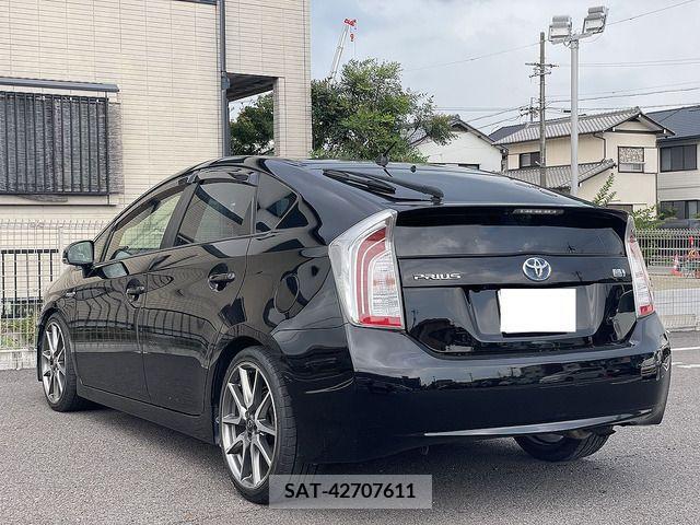 Toyota PRIUS 2013-02 366489-6