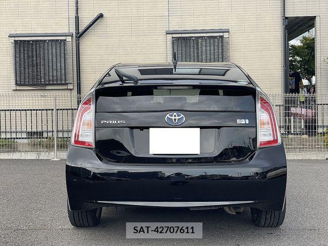 Toyota PRIUS 2013-02 366489-5