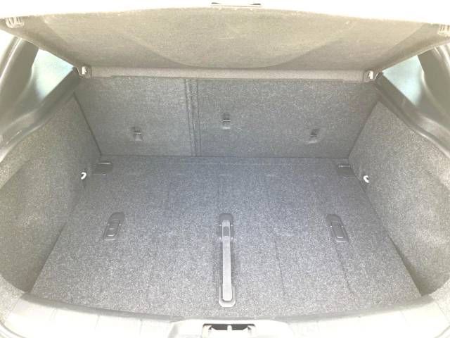 Volvo V40 2019-02 20892-13