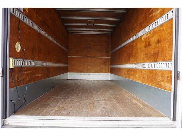Isuzu ELF TRUCK 2014-04 189085-19