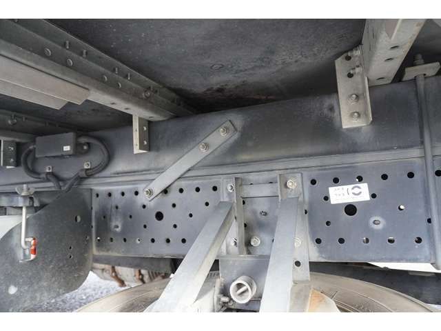 Isuzu ELF TRUCK 2014-04 189085-12