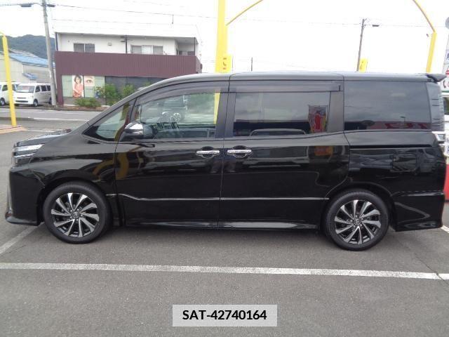 Toyota VOXY 2020-12 352363-7