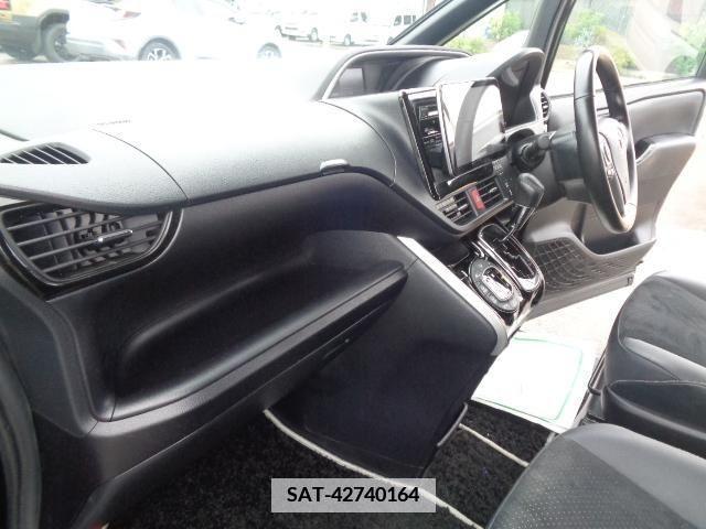Toyota VOXY 2020-12 352363-22