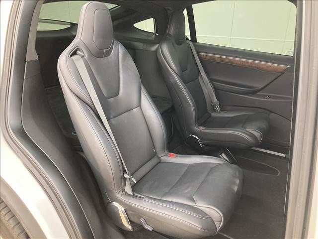 Tesla MODEL X 2017-12 11576-11