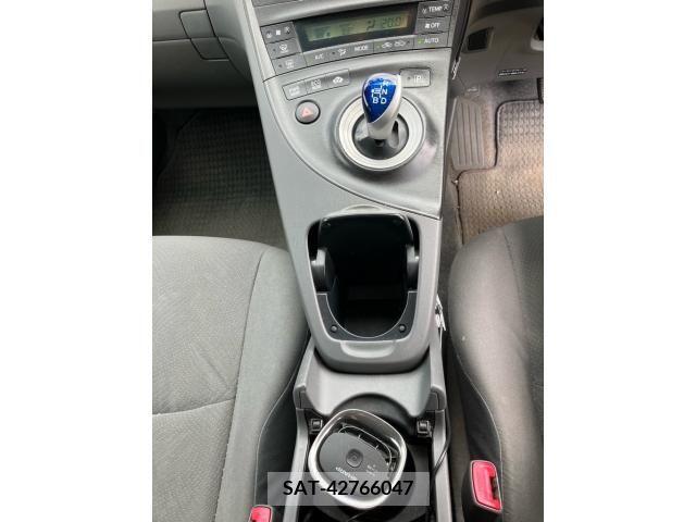 Toyota PRIUS 2010-02 393468-19