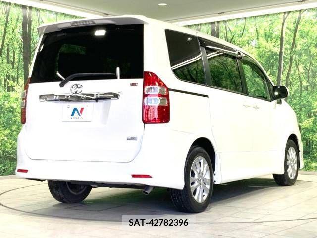 Toyota NOAH 2013-02 229006-17