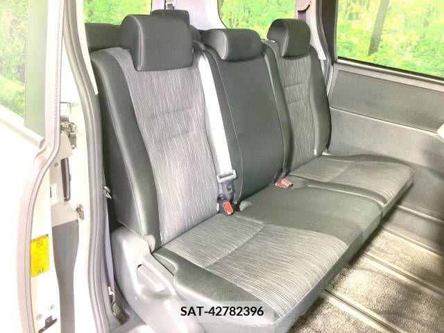 Toyota NOAH 2013-02 229006-8