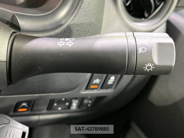 Nissan MARCH 2022-03 381513-5
