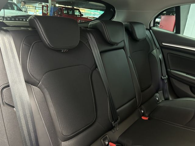 Renault MEGANE 2022-09 11754-16