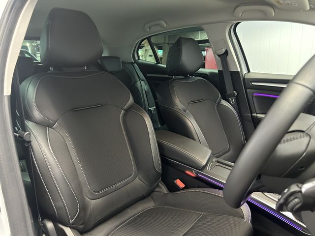 Renault MEGANE 2022-09 11754-2