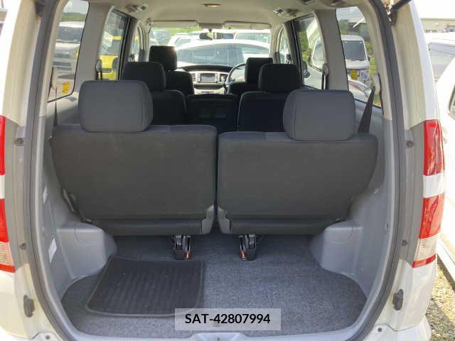 Toyota NOAH 2005-03 279533-7