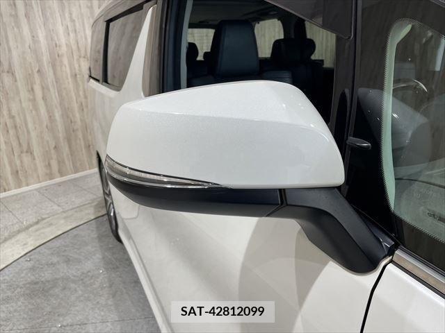 Toyota VELLFIRE 2017-03 223031-13