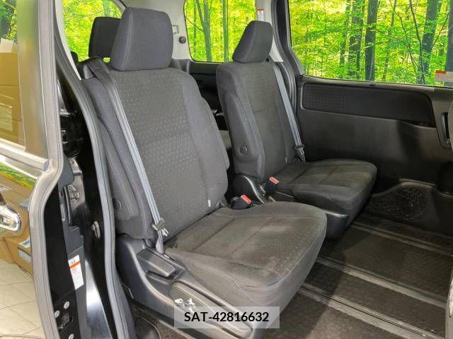 Toyota VOXY HYBRID 2014-05 395054-9