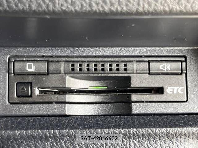 Toyota VOXY HYBRID 2014-05 395054-7