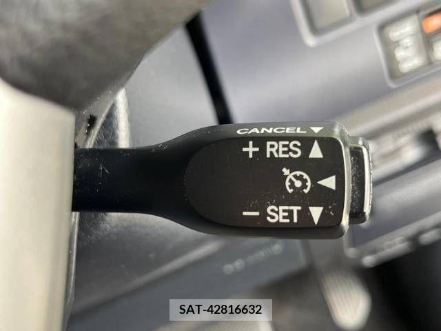 Toyota VOXY HYBRID 2014-05 395054-6