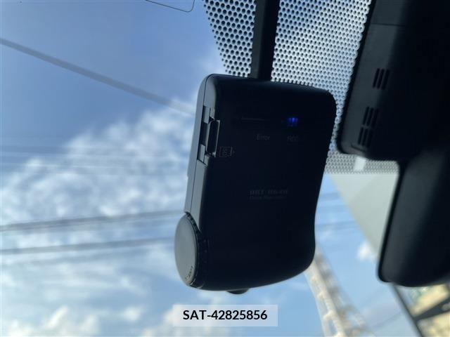 Toyota PRIUS 2016-05 220701-8