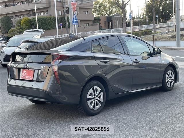 Toyota PRIUS 2016-05 220701-3
