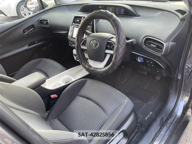 Toyota PRIUS 2016-05 220701-6