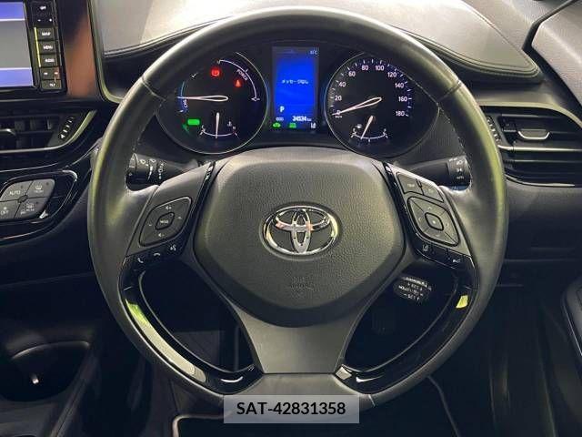 Toyota C-HR 2017-12 384727-11