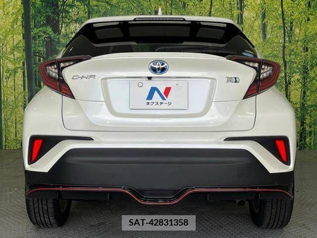 Toyota C-HR 2017-12 384727-15