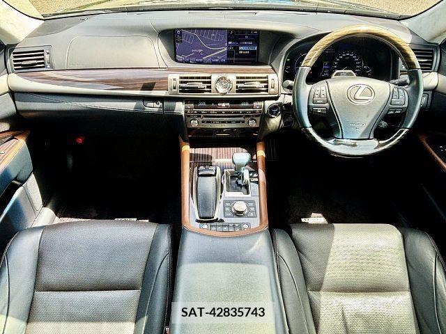 Lexus LS 2013-09 275570-1