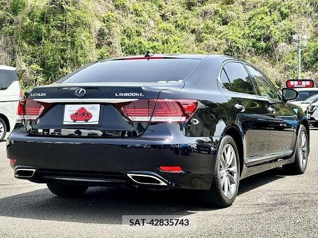Lexus LS 2013-09 275570-2