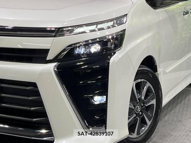 Toyota VOXY 2018-09 394984-13
