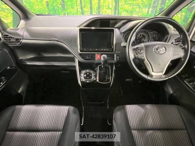 Toyota VOXY 2018-09 394984-1