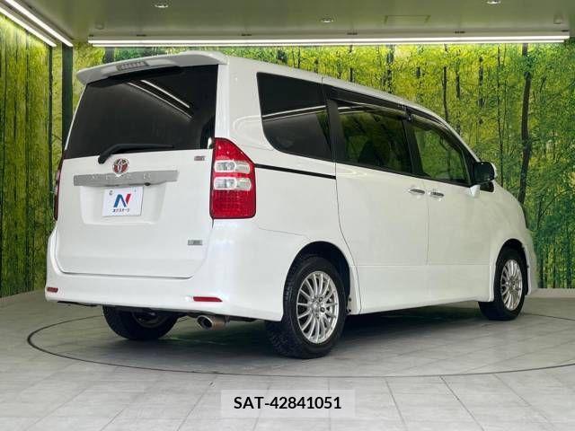 Toyota NOAH 2011-09 385494-18